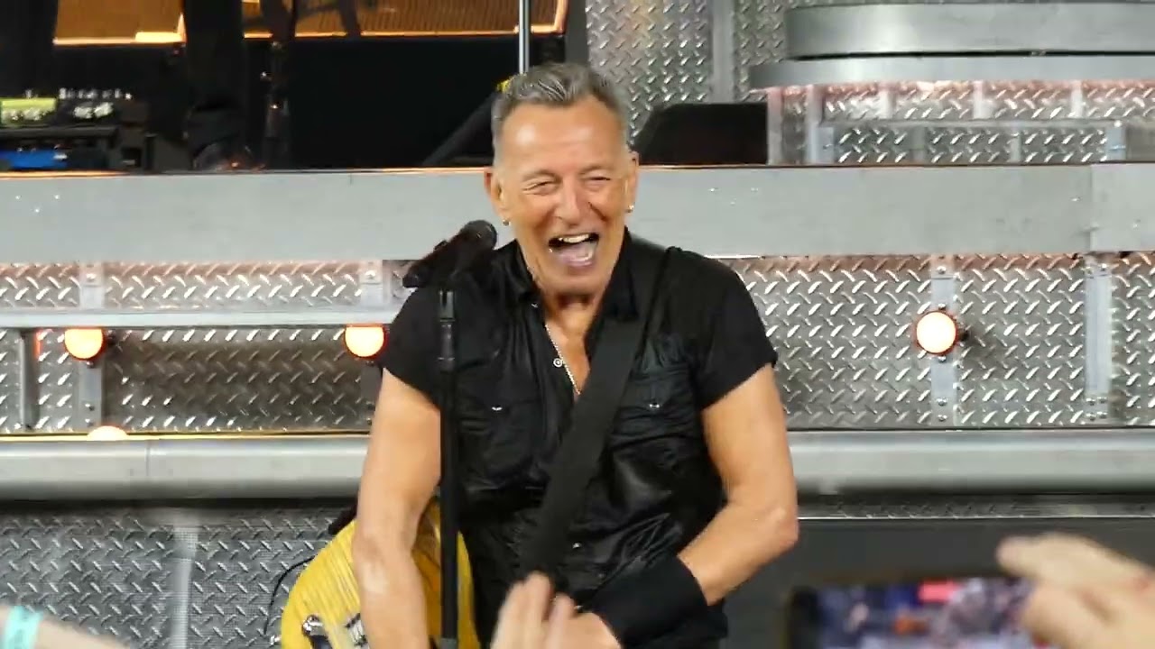 Bruce Born To Run / Rosalita Aug 11 2023 Wrigley Field Chicago nunupics