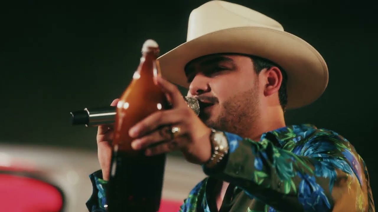 Los Chavalitos - La Caguama (En Vivo)