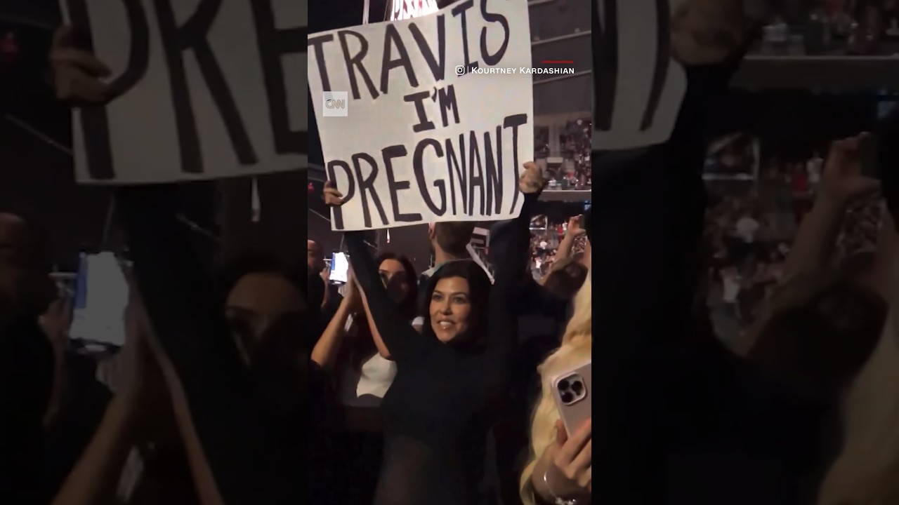 Kourtney Kardashian announces she's pregnant