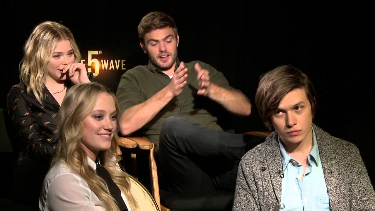 The Fifth Wave: Cast Official Movie Interview - Moretz, Robinson, Monroe, Roe | ScreenSlam