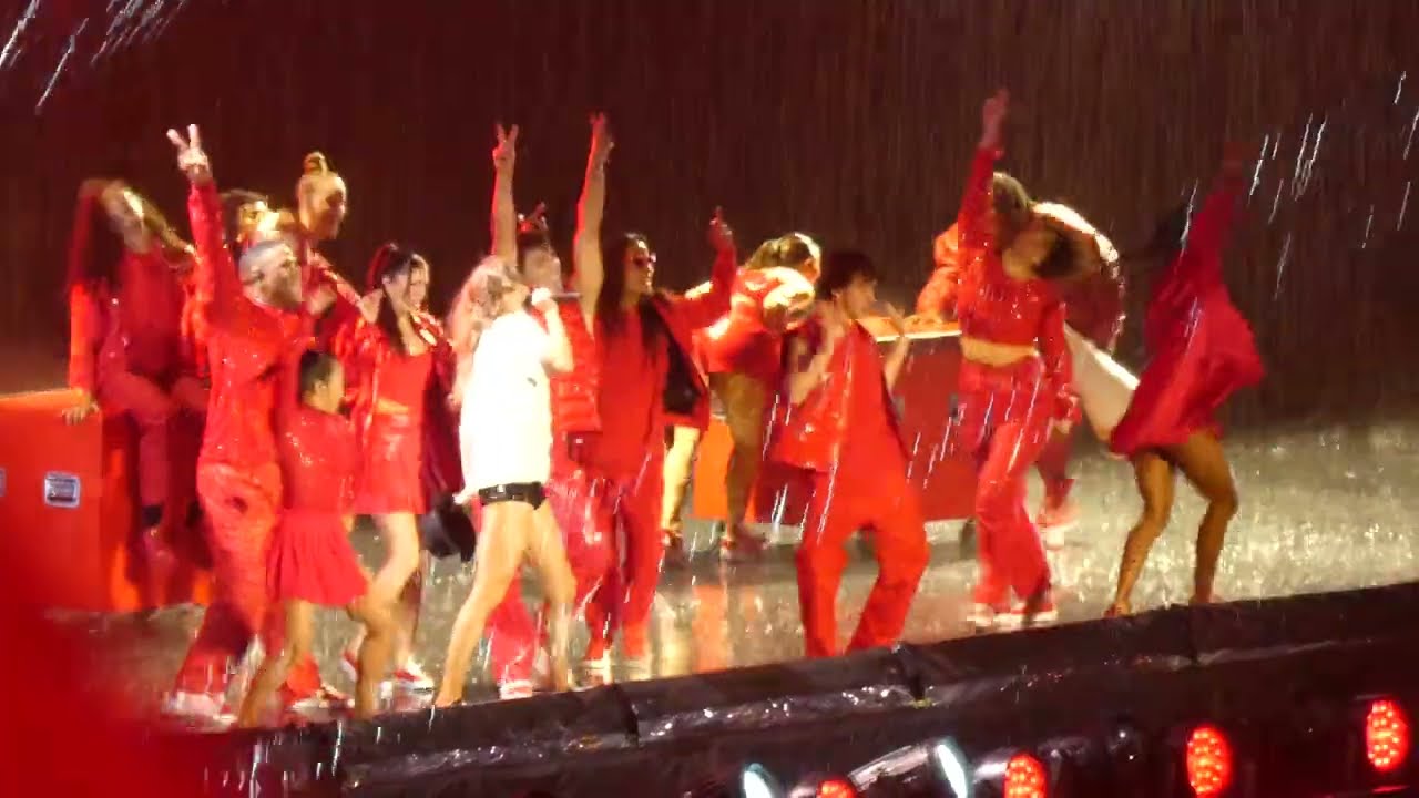 Taylor Swift's Unforgettable '22' Performance in Epic Rainstorm | Nashville Eras Tour 2023 ⛈️🎤