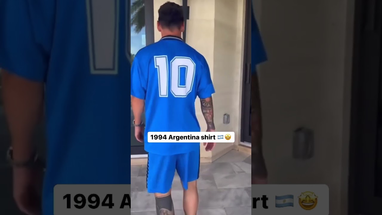 Messi wears a remake of the 1994 Argentina shirt worn by Maradona 🇦🇷🤩