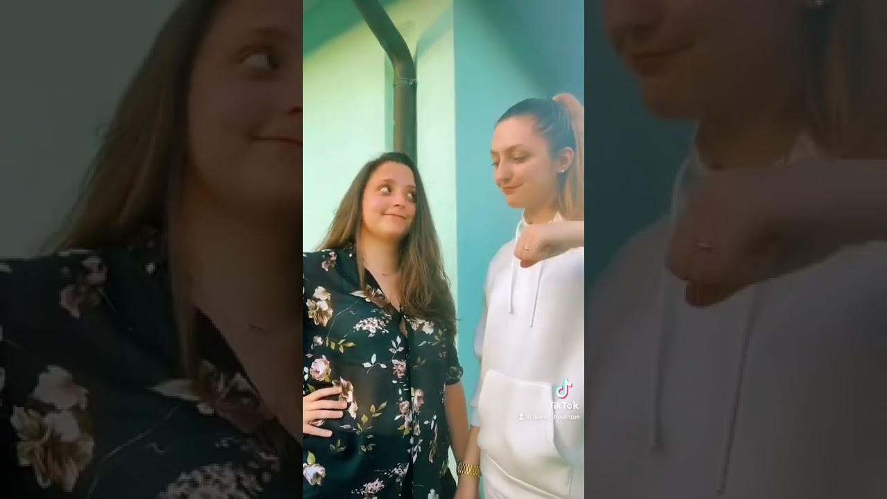 Two lesbian sisters just arrived on the Tube! 🏳️🌈