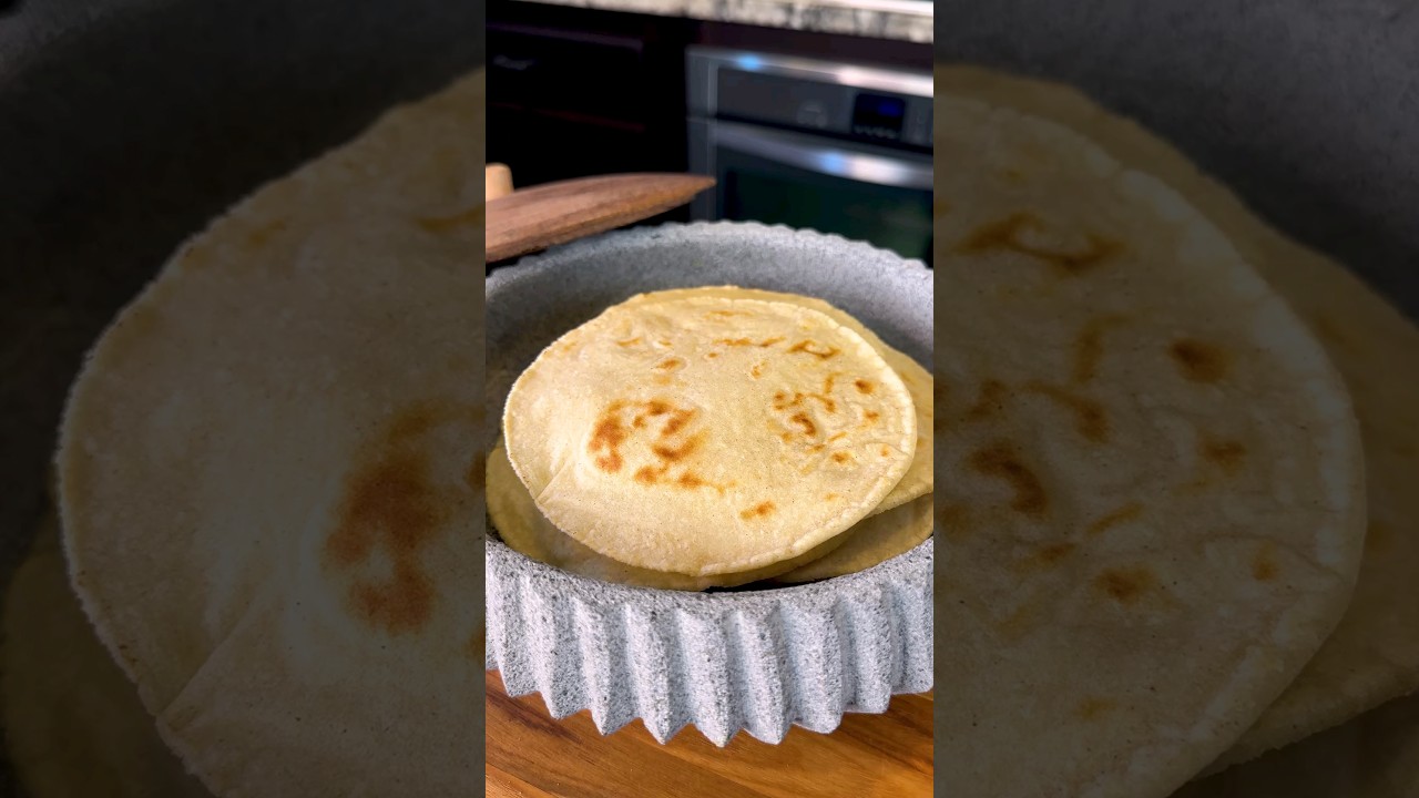 Tortillas de Maíz hechas a mano Easy Recipe Only 2 Ingredients! #shorts