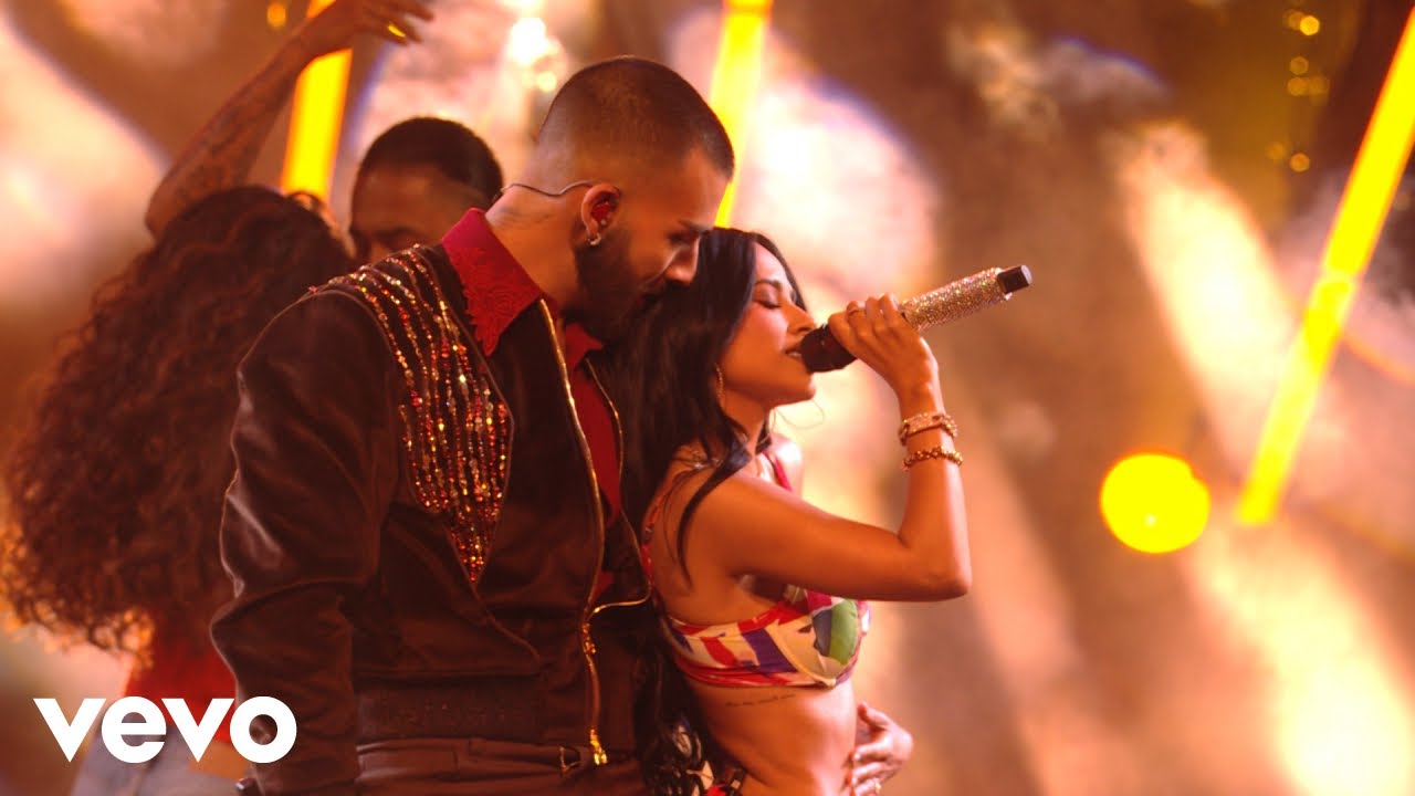 Becky G, Manuel Turizo - QUE HACES (AMA Performance)