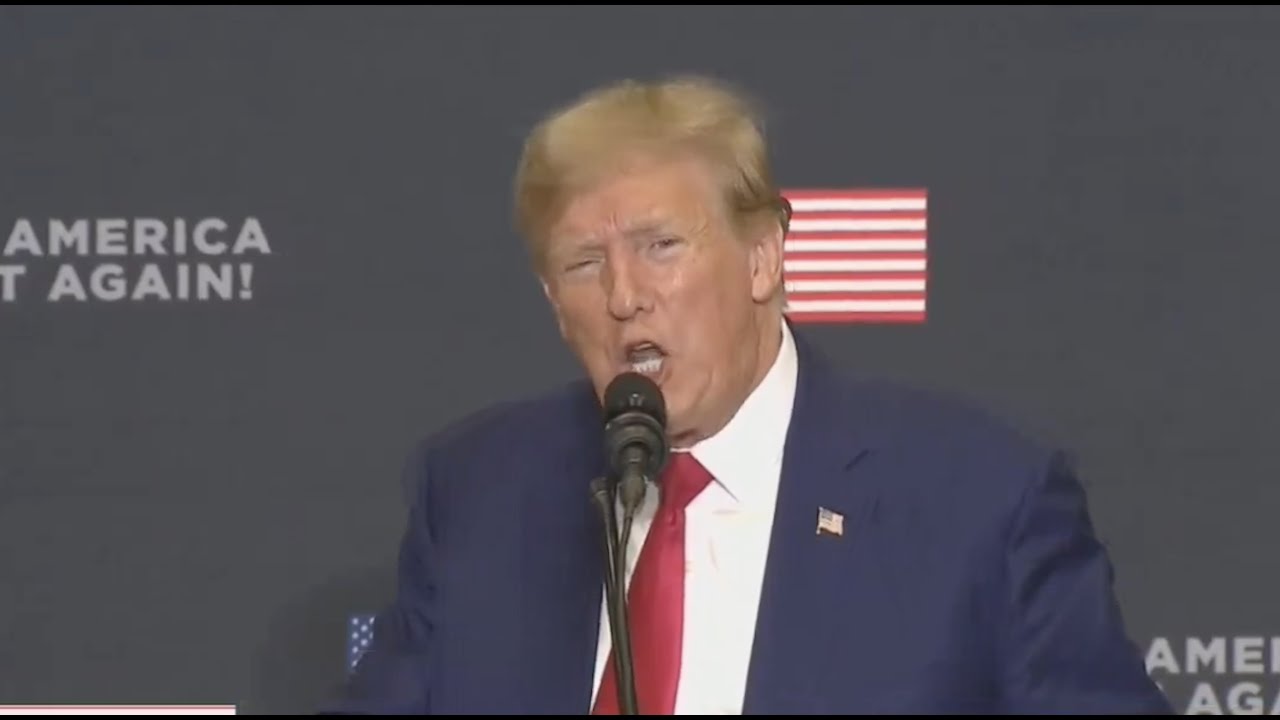 Trump HUMILIATES himself on stage at his OWN rally