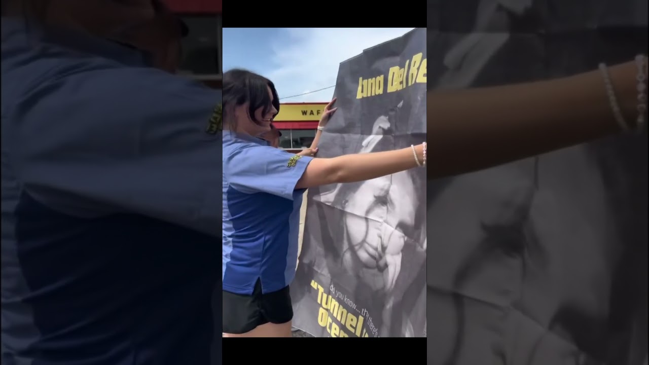 How This Lana Fan Stole An Ocean Blvd Poster & Got It Signed 🤣