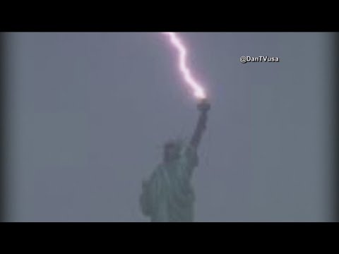 Statue of Liberty struck by lightning during thunderstorm