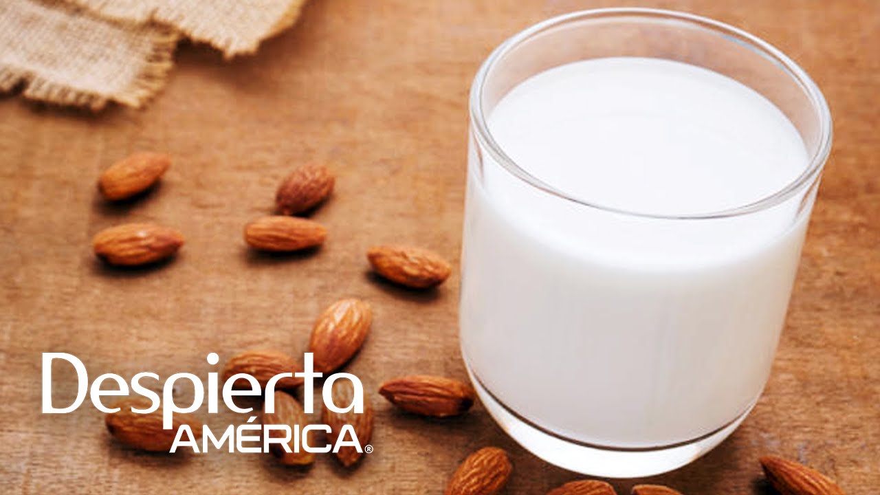 ¿La leche de almendras es mejor que la leche de vaca?