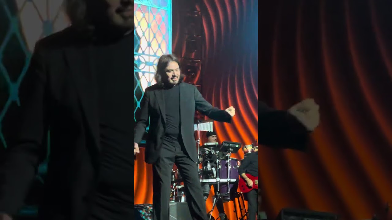 Los Temerarios, Adolfo Angel Cantando en Vivo