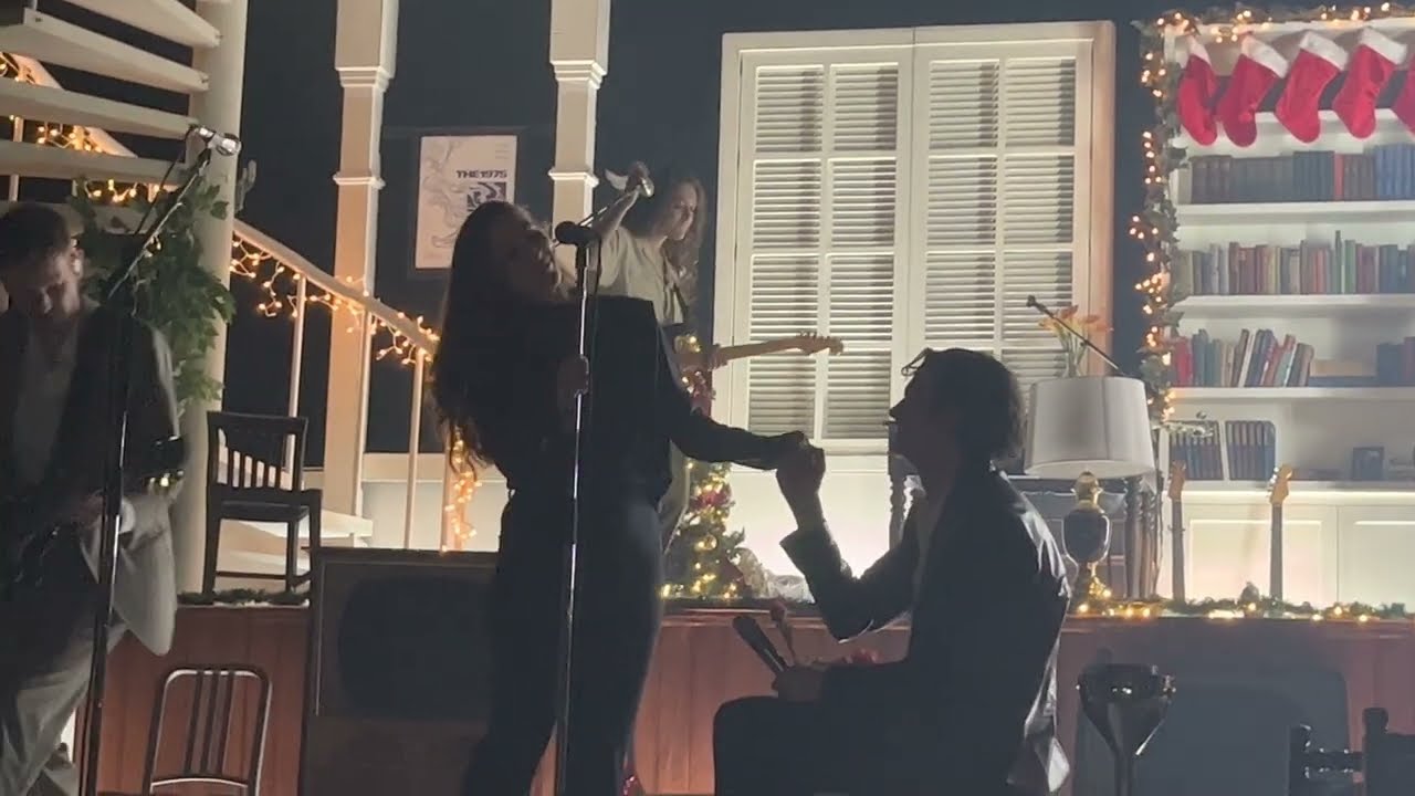 The 1975 - About You w/ Carly Holt Live Debut (Toronto - Scotiabank Arena Dec.12, '22)